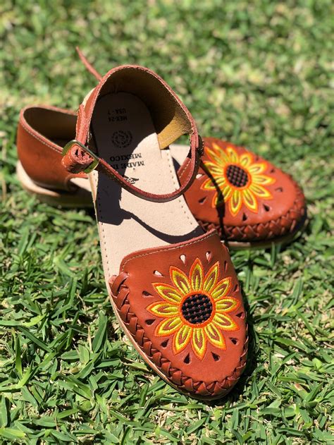 mexican huarache shoes women.